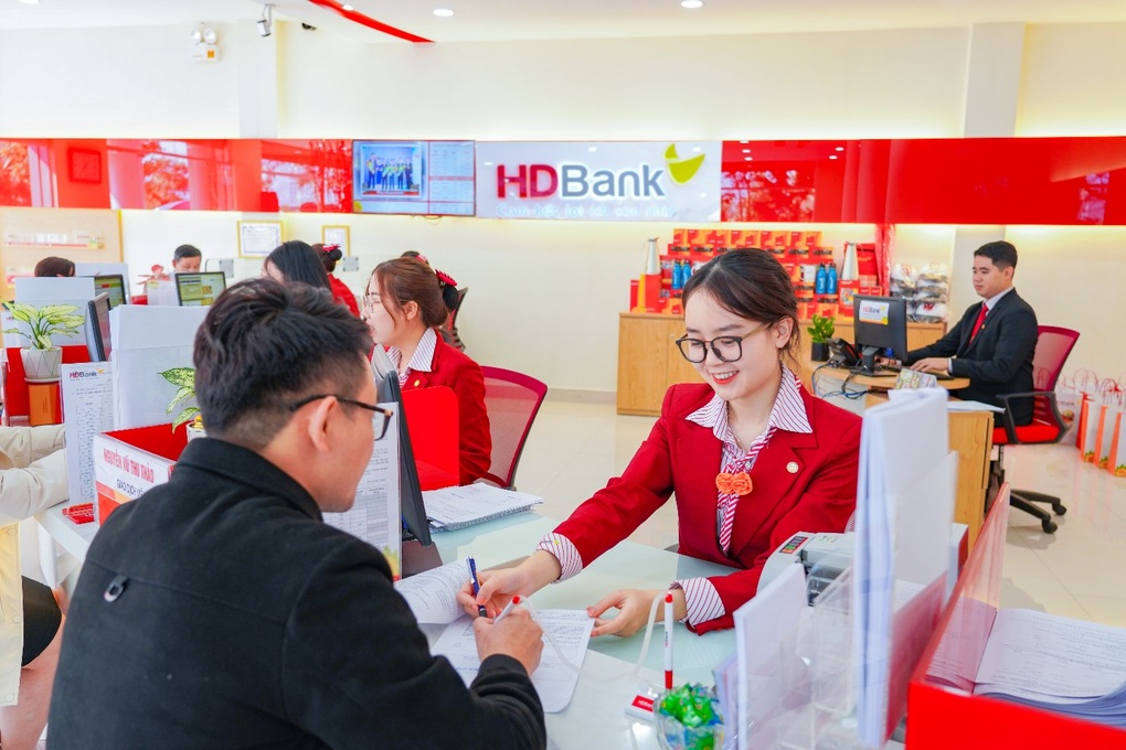 Gửi tiết kiệm tại HDBank, nữ khách hàng ở Hà Nội trúng thưởng một tỷ đồng - 2 Gửi tiết kiệm tại HDBank, nữ khách hàng ở Hà Nội trúng thưởng một tỷ đồng - 2