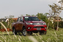 Toyota Hilux trở lại cuộc đua phân khúc bán tải