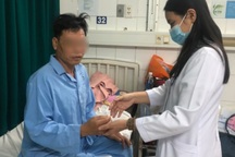 Người đàn ông đổ gục xuống sân bay vì đột quỵ cấp