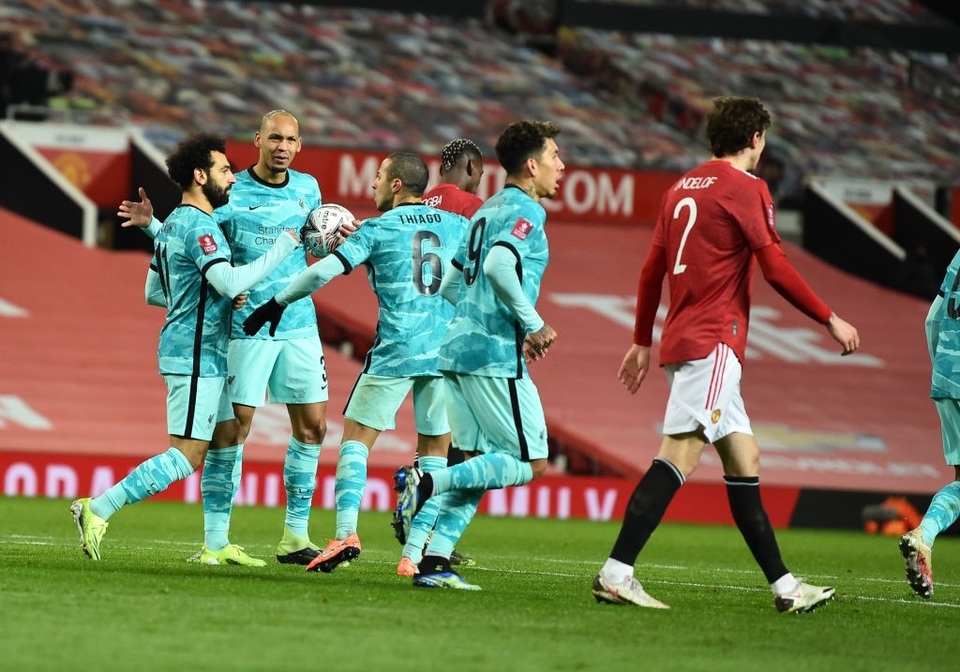 Man Utd 3-2 Liverpool: Salah lập cú đúp, Fernandes tung đòn quyết định - 7 Man Utd 3-2 Liverpool: Salah lập cú đúp, Fernandes tung đòn quyết định - 7