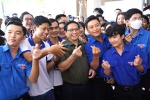 Thủ tướng mong trí thức trẻ dù "bay nhảy" vẫn cống hiến cho quê hương