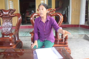 Vụ người dân phải trèo cổng ủy ban xã để vào nhà: Xã thừa nhận sai sót!