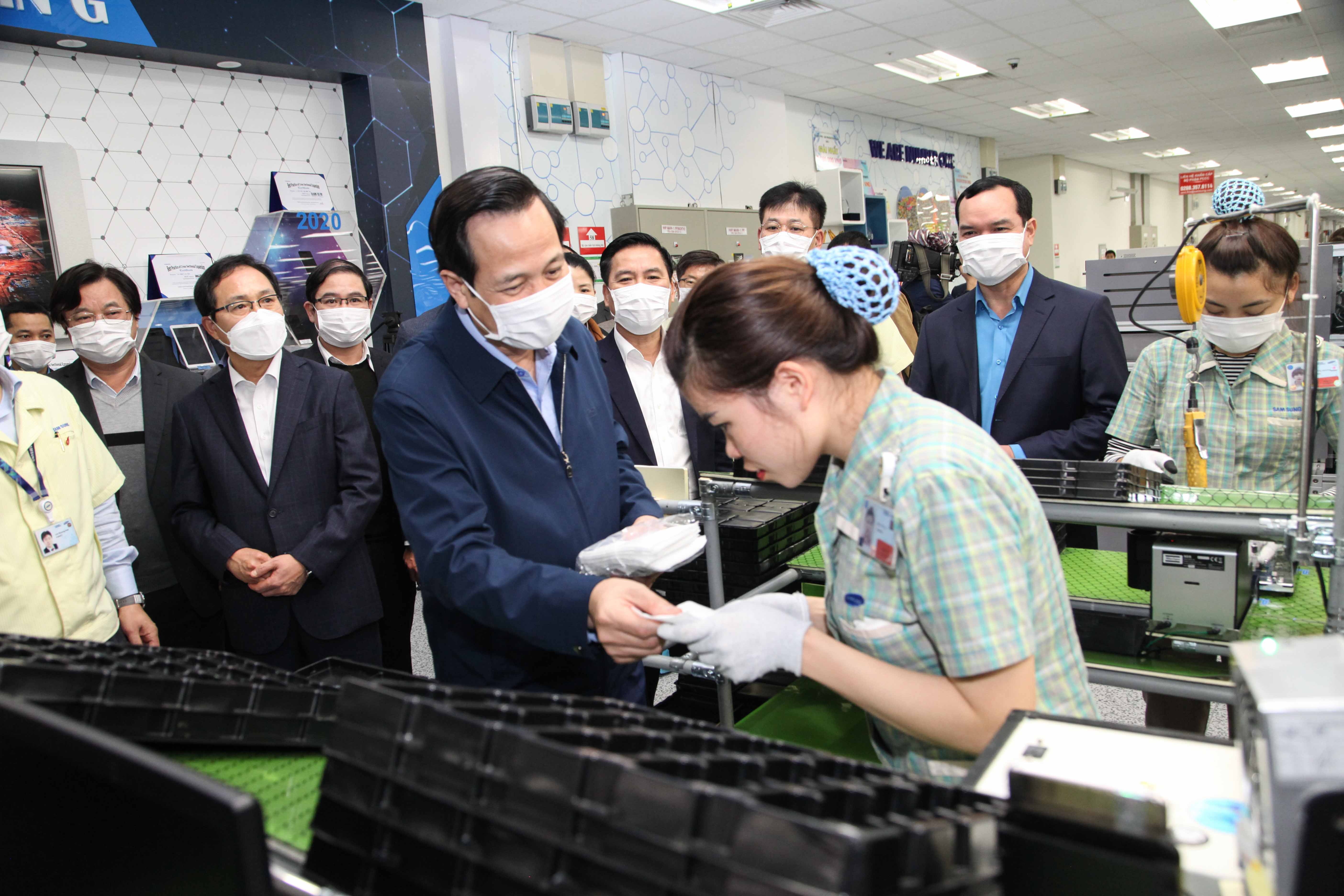 Bộ trưởng Đào Ngọc Dung: “Cải cách chính sách tiền lương cần hợp lòng dân” - 4 Bộ trưởng Đào Ngọc Dung: “Cải cách chính sách tiền lương cần hợp lòng dân” - 4