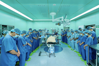 Hơn 200 y bác sĩ ở TPHCM xuyên đêm "hồi sinh" 4 cuộc đời ngày cận Tết