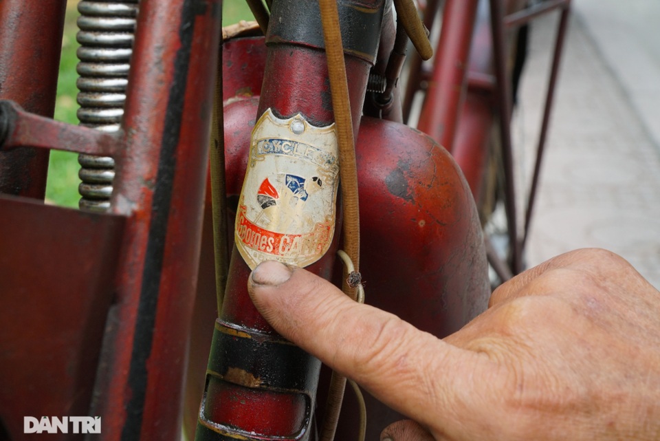 Chiếc xe máy cổ Georges Catte có tuổi đời gần 70 năm vẫn chạy tốt - 3 Chiếc xe máy cổ Georges Catte có tuổi đời gần 70 năm vẫn chạy tốt - 3