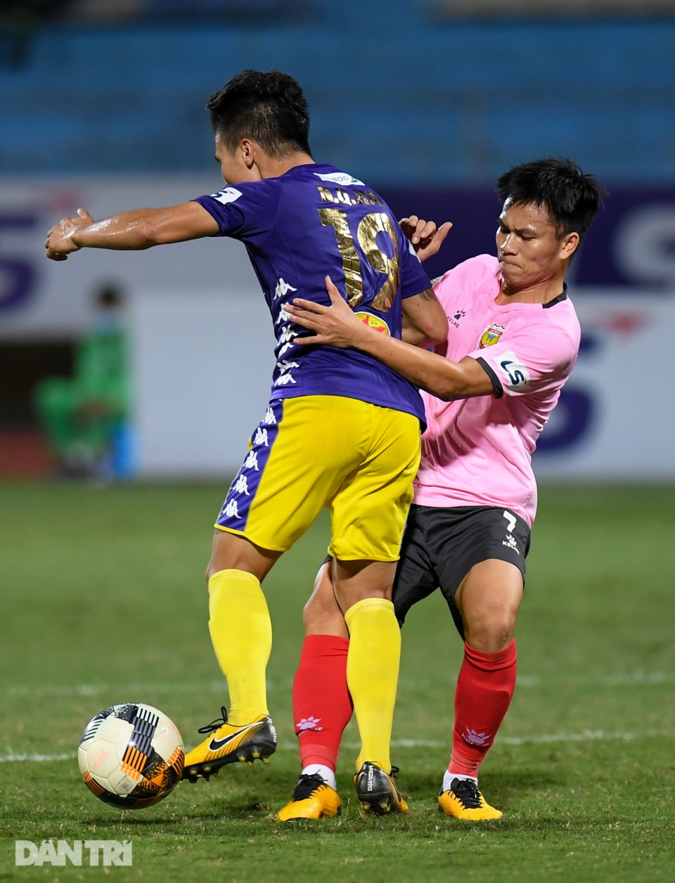 Thắng HL Hà Tĩnh, CLB Hà Nội “phả hơi nóng” lên Viettel - 3 Thắng HL Hà Tĩnh, CLB Hà Nội “phả hơi nóng” lên Viettel - 3