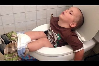 1001 thế ngủ độc nhất vô nhị của đám nhóc mải chơi