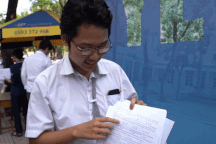 Nhiều thí sinh than đề toán khó, quyết tâm điểm cao các môn thi còn lại