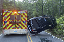 Cố vượt xe cứu thương, BMW X6 gặp tai nạn nghiêm trọng