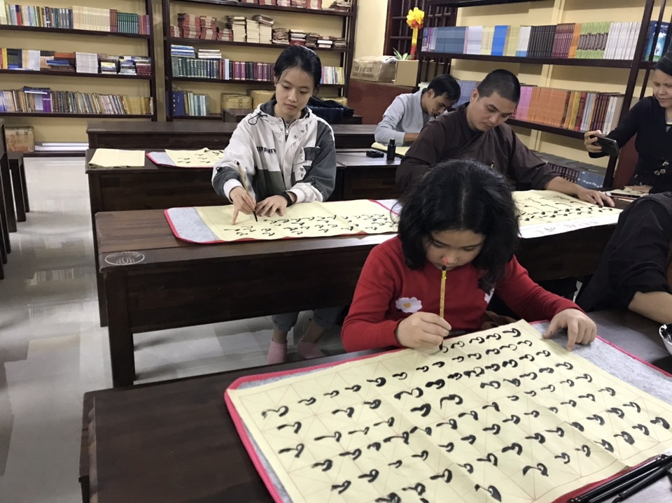 Lớp học thư pháp 0 đồng tại Chùa Long Hưng - 5 Lớp học thư pháp 0 đồng tại Chùa Long Hưng - 5