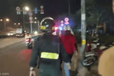 Nhóm người ghi hình CSGT, bị nhóm thanh niên khác chém vỡ đèn xe