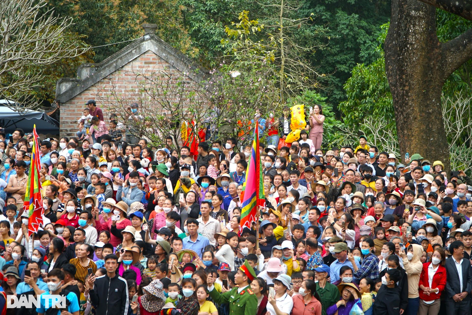 Hơn 300 người rước kiệu chạy vòng quanh tại lễ hội đền Bà Triệu - 8