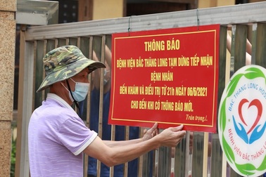 Người bán rau dương tính, Hà Nội phong tỏa khu dân cư và bệnh viện