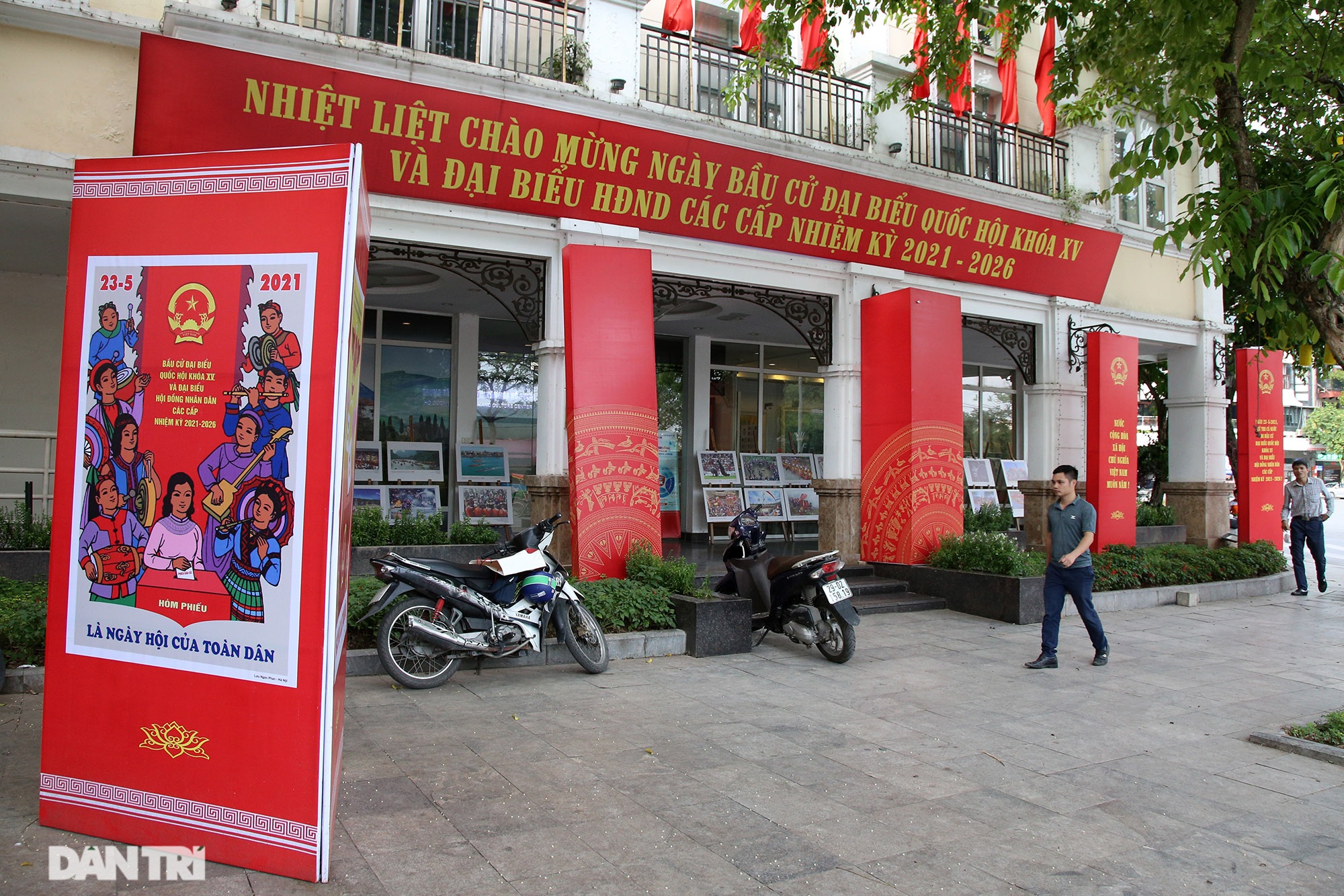 Hà Nội trang trí đường phố chào mừng cuộc bầu cử Đại biểu Quốc hội khóa XV - 10 Hà Nội trang trí đường phố chào mừng cuộc bầu cử Đại biểu Quốc hội khóa XV - 10