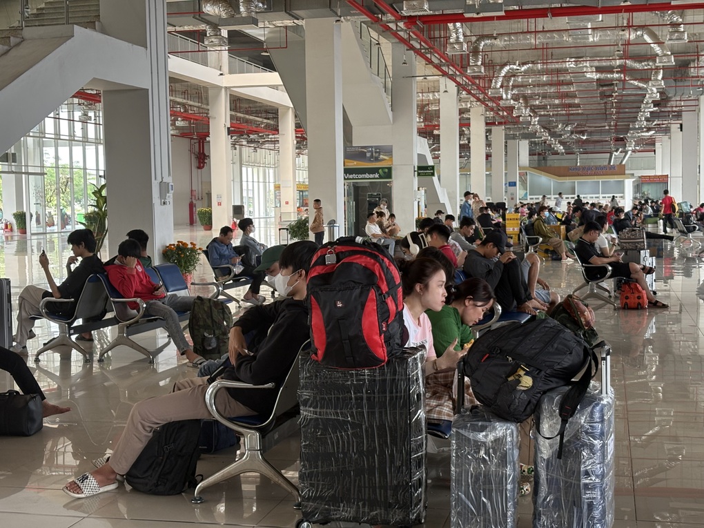Người dân TPHCM đi Metro số 1 ra Bến xe miền Đông để về quê đón Tết - 1 Người dân TPHCM đi Metro số 1 ra Bến xe miền Đông để về quê đón Tết - 1