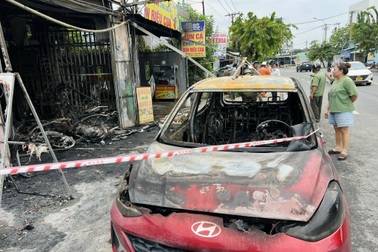 Vụ đổ xăng dọa vợ gây cháy ở Bình Dương: Người chồng hoảng loạn cầu cứu