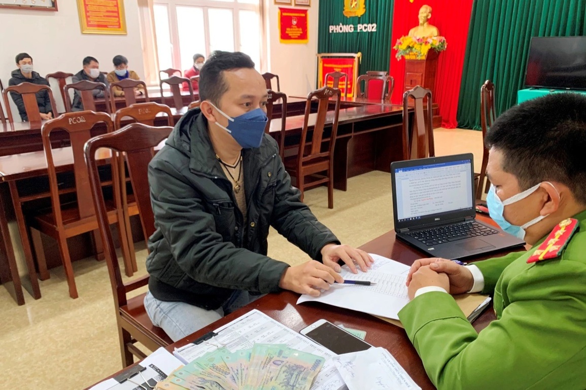 Quán cà phê tổ chức cá độ bóng đá hơn 7 tỷ đồng - 2 Quán cà phê tổ chức cá độ bóng đá hơn 7 tỷ đồng - 2