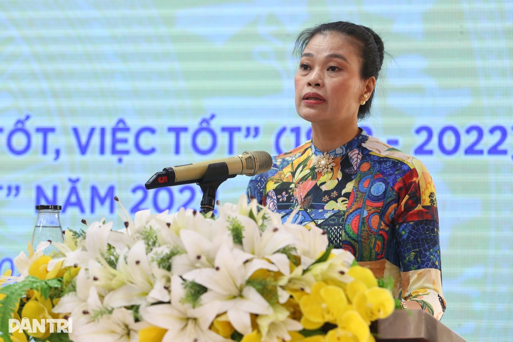 Những bông hoa người tốt, việc tốt trong lao động, chăm sóc người có công - 3 Những bông hoa người tốt, việc tốt trong lao động, chăm sóc người có công - 3