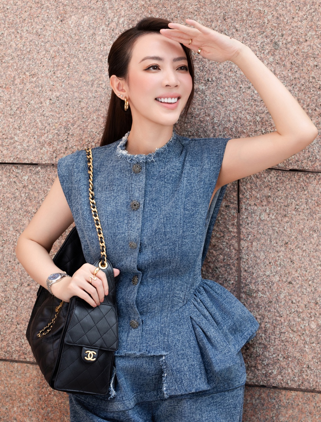 Thu Trang đón tuổi 41, hé lộ Tiến Luật không ghen khi vợ được khen trẻ đẹp - 1 Thu Trang đón tuổi 41, hé lộ Tiến Luật không ghen khi vợ được khen trẻ đẹp - 1
