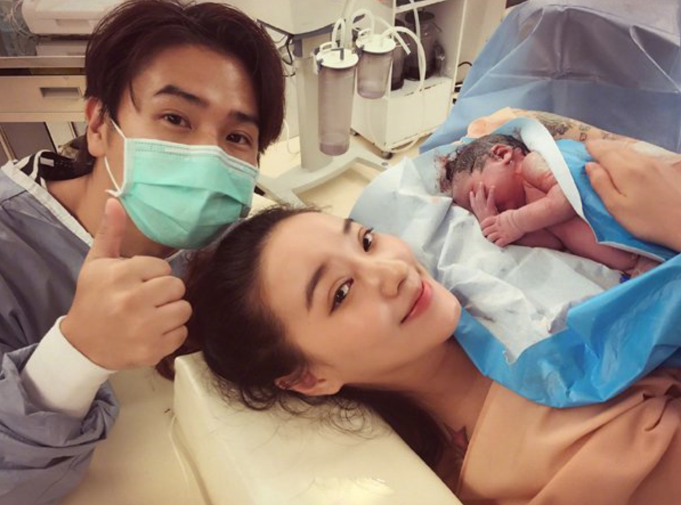 Đưa vợ đi đẻ, chồng hồn nhiên chiếm luôn giường của vợ gây tranh cãi - 2 Đưa vợ đi đẻ, chồng hồn nhiên chiếm luôn giường của vợ gây tranh cãi - 2