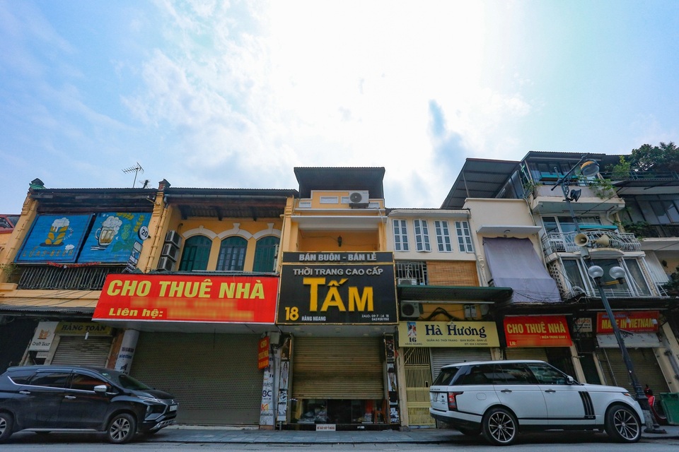 Loạt cửa hàng ở Hà Nội trả mặt bằng, chủ nhà méo mặt tìm khách thuê - 3 Loạt cửa hàng ở Hà Nội trả mặt bằng, chủ nhà méo mặt tìm khách thuê - 3