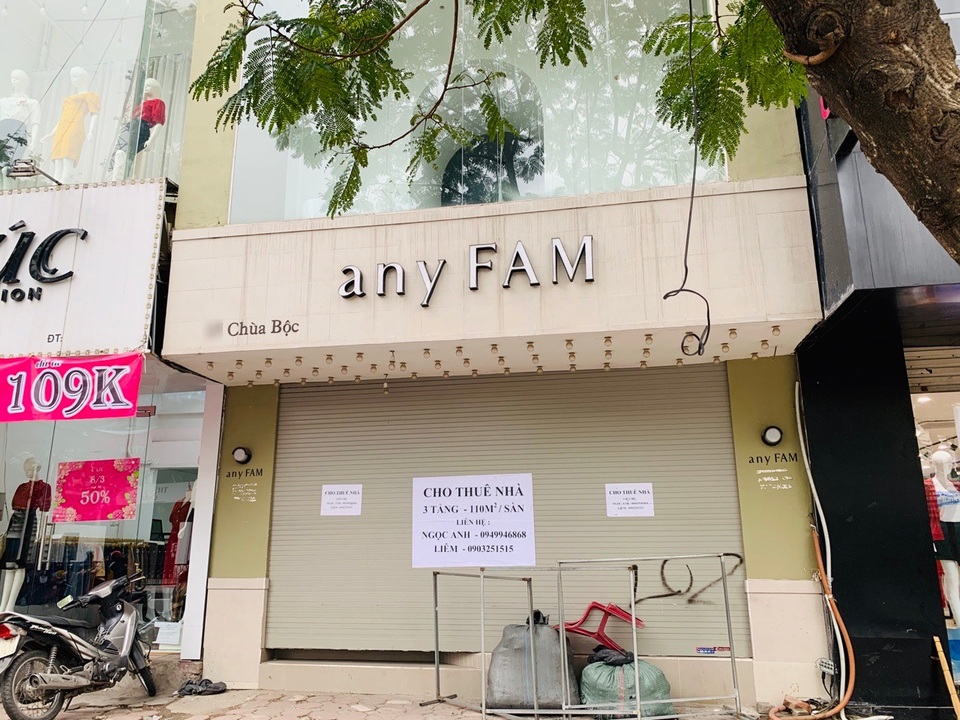 La liệt shop hàng đóng cửa, trả mặt bằng ở con phố sầm uất bậc nhất Hà Nội - 3 La liệt shop hàng đóng cửa, trả mặt bằng ở con phố sầm uất bậc nhất Hà Nội - 3