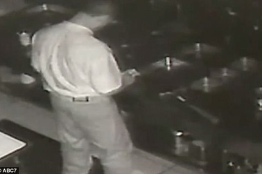 Vào nhà hàng ăn trộm, để lại tiền boa, tự nấu ăn rồi... dọn dẹp rửa bát