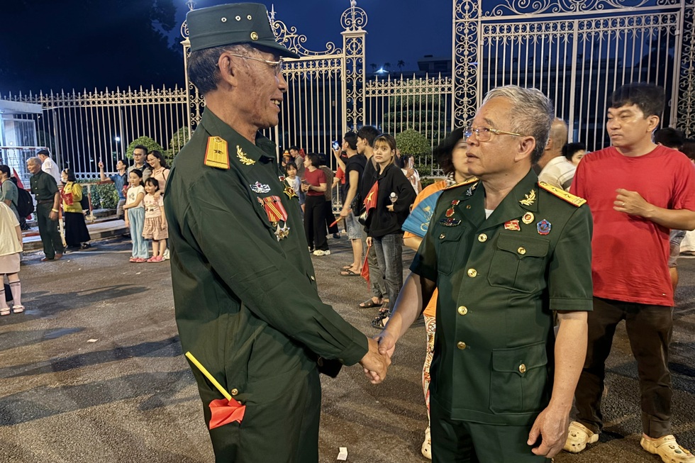 "Chắc không còn lần nào trong đời tôi được chứng kiến khoảnh khắc lịch sử này nữa..."