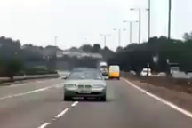 Hết hồn với trò đùa “xe hai đầu”