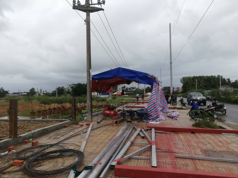 10 công nhân bị điện giật, 1 người tử vong - 1 10 công nhân bị điện giật, 1 người tử vong - 1