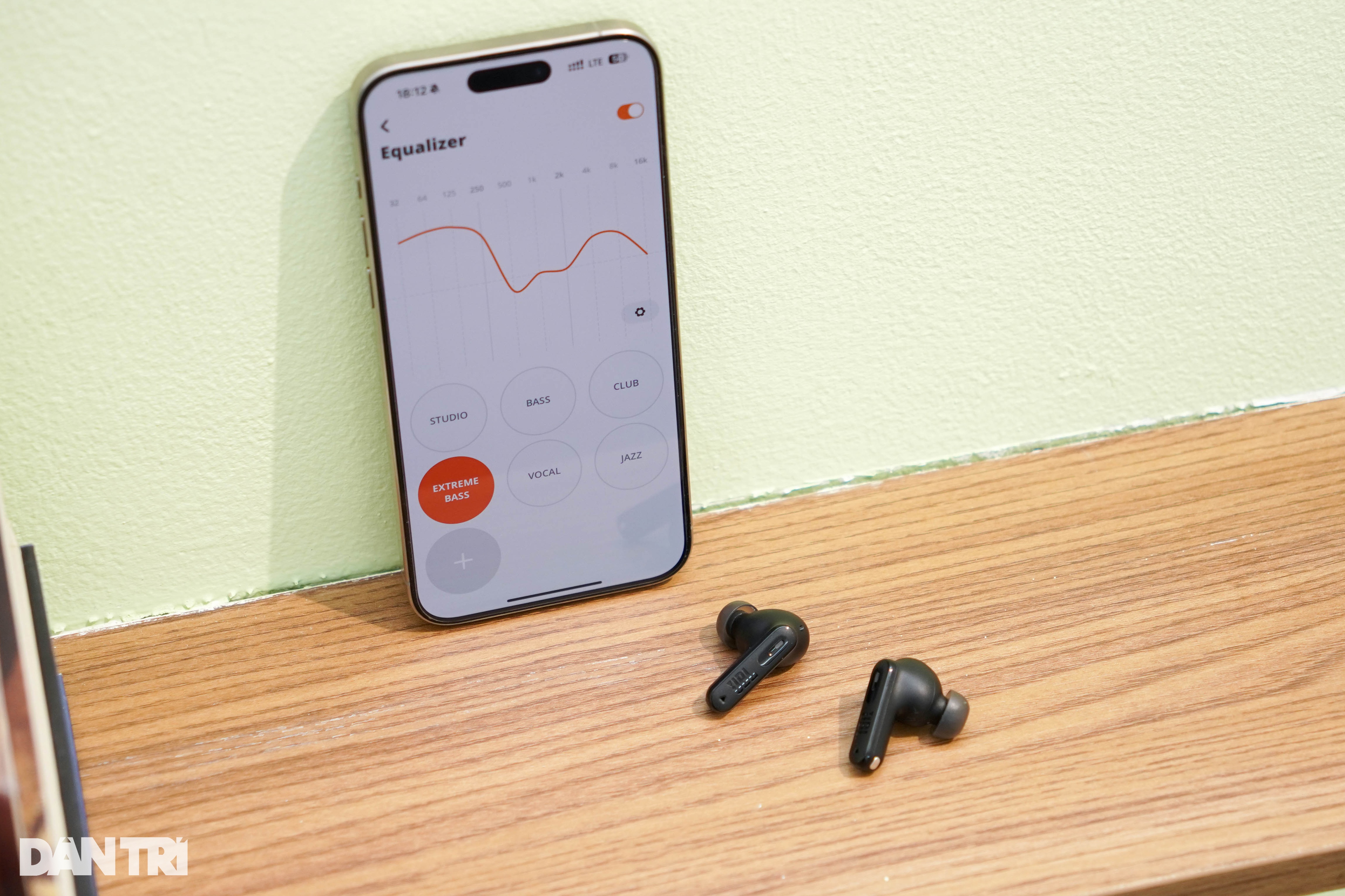 View - Đánh giá tai nghe JBL Tune Beam 2: Tính năng chống ồn cần cải thiện | Báo Dân trí