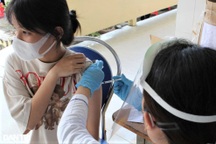 Bạc Liêu tăng tốc tiêm vaccine cho trẻ,  phụ huynh vui mừng