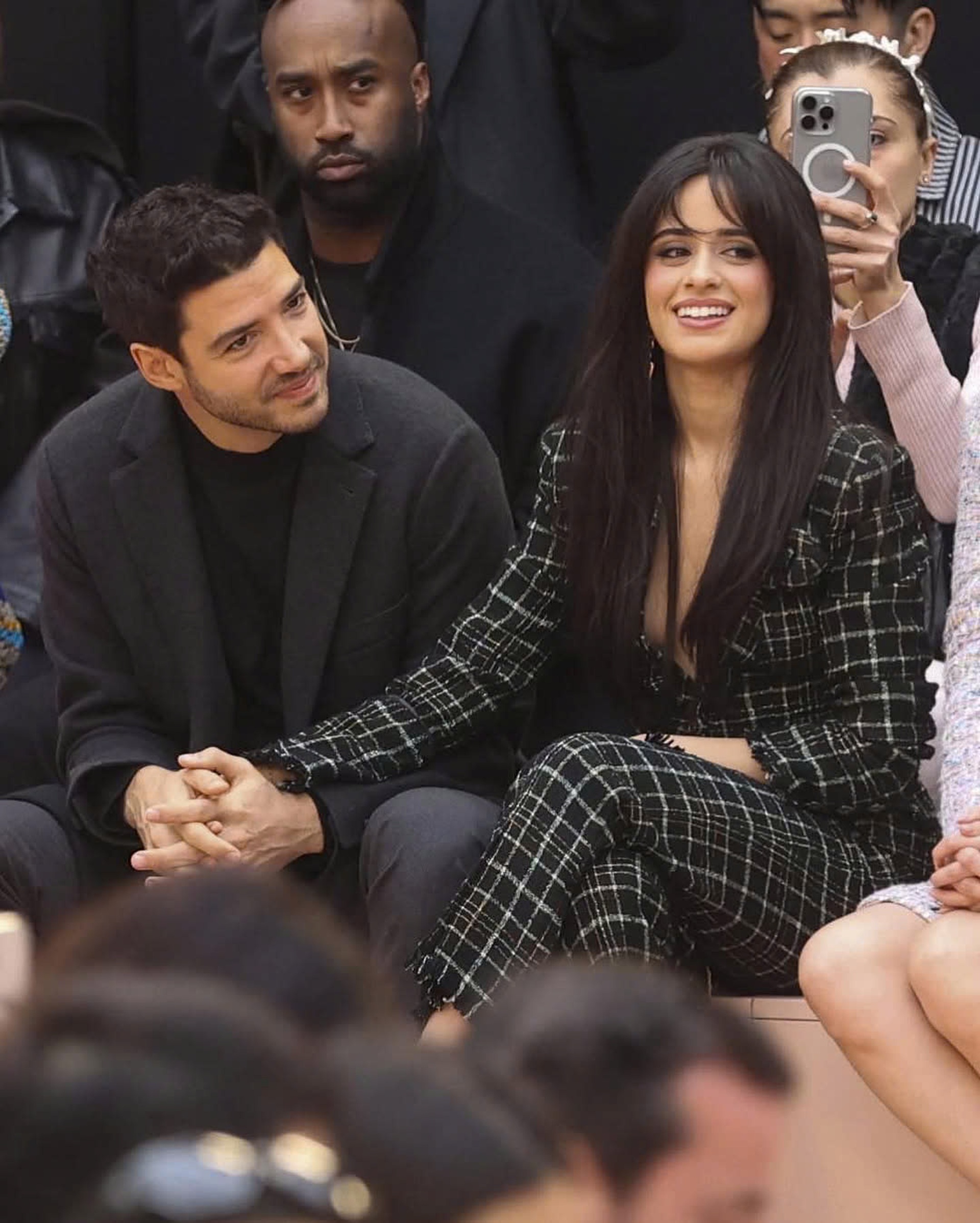 Quen bạn trai tỷ phú USD, ca sĩ Camila Cabello thăng hạng gu thời trang - 10