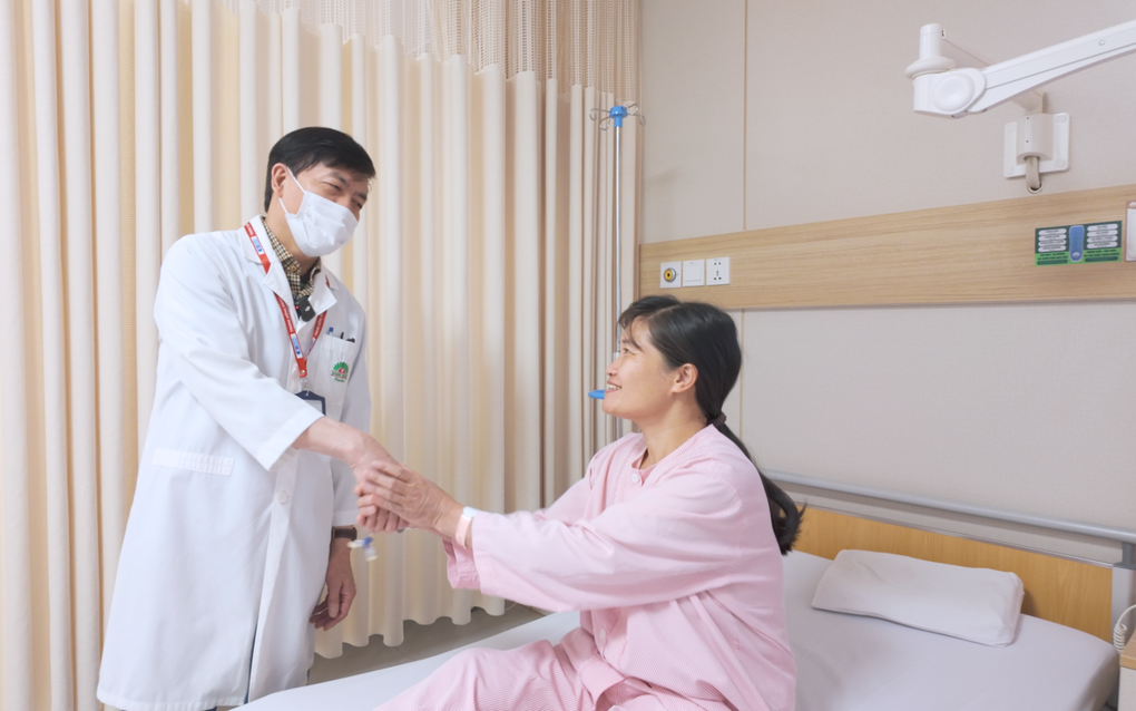 Đau bụng dưới, đi ngoài ra máu: Làm sao biết là trĩ hay ung thư? - 2 Đau bụng dưới, đi ngoài ra máu: Làm sao biết là trĩ hay ung thư? - 2