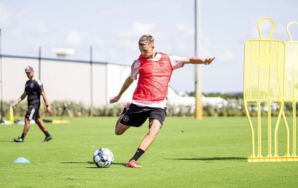 Cậu con trai duy nhất theo đuổi sự nghiệp bóng đá của David Beckham - 3 Cậu con trai duy nhất theo đuổi sự nghiệp bóng đá của David Beckham - 3