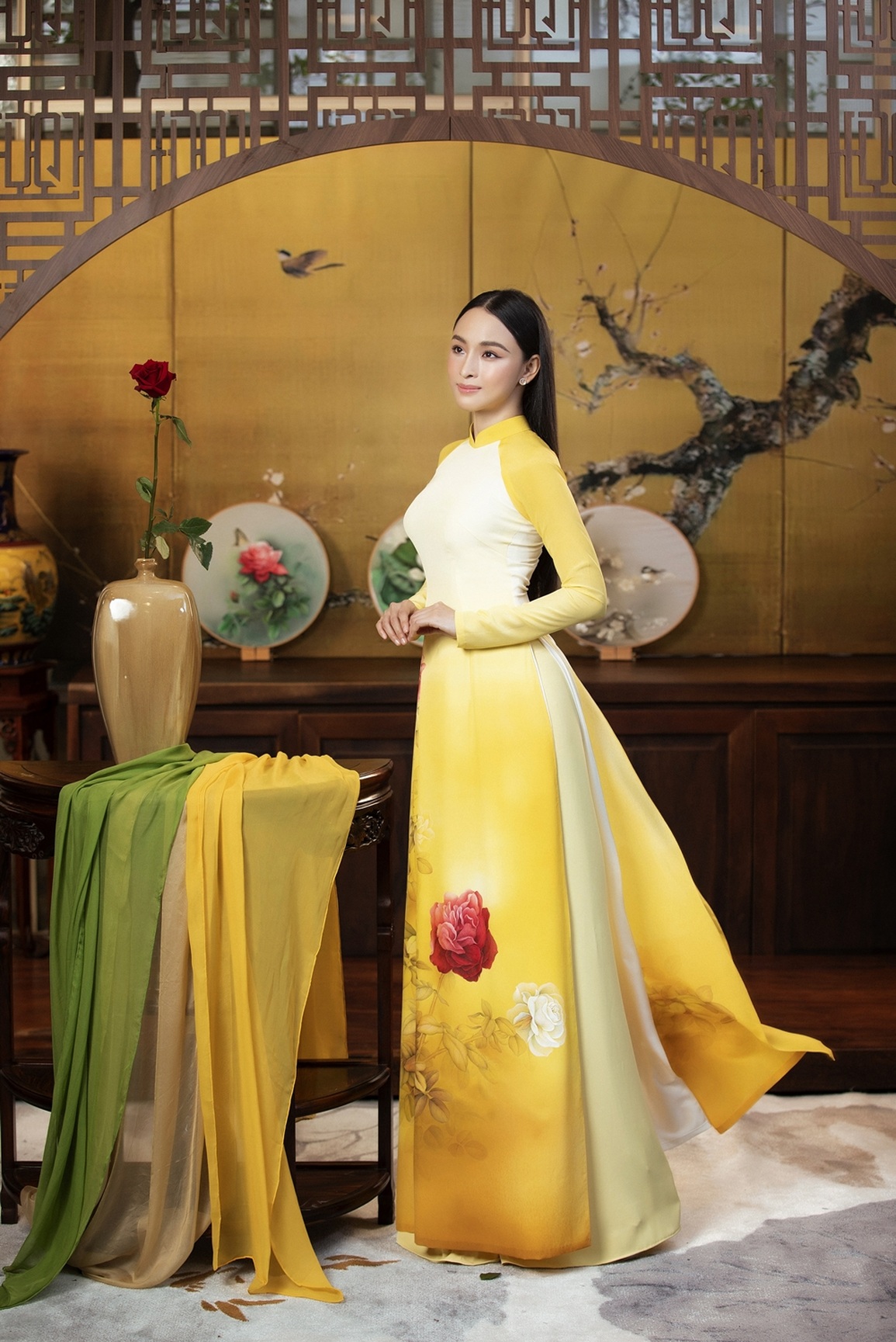 Phương Nga dịu dàng với áo dài - 3 Phương Nga dịu dàng với áo dài - 3