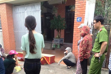 Mang quan tài đi đòi lại tiền “chạy án”