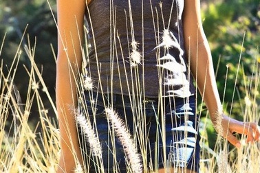 An nhiên đi qua khó khăn