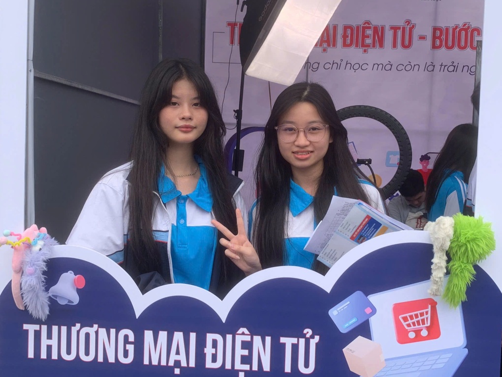 Nam sinh cao 1,8m, giỏi tiếng Anh chọn học nghề để sớm thành công - 2 Nam sinh cao 1,8m, giỏi tiếng Anh chọn học nghề để sớm thành công - 2