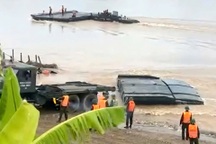 Quân đội hạ nhịp cầu phao thay cầu Phong Châu để đánh giá dòng chảy