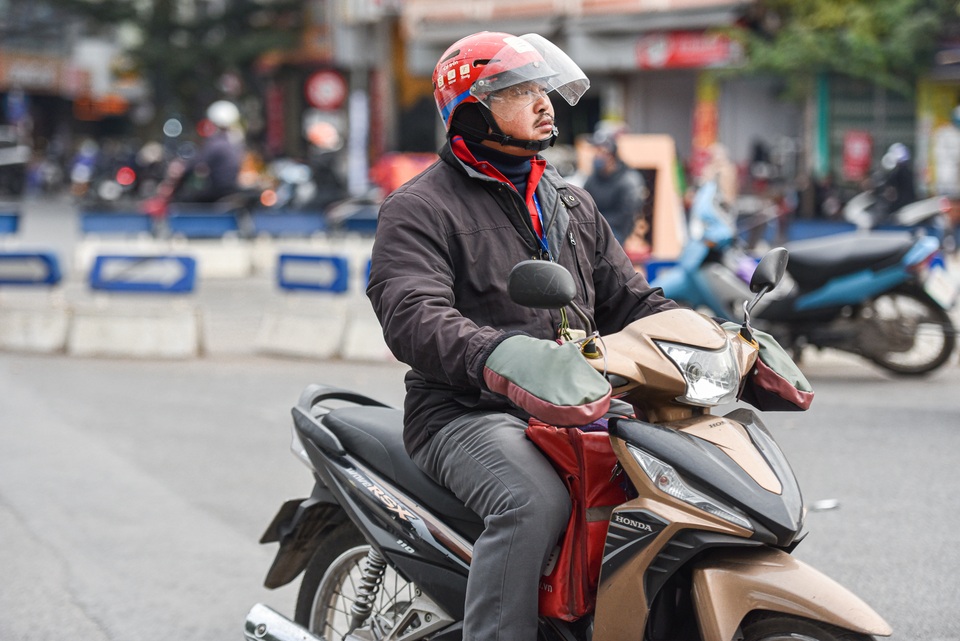 Người Hà Nội co ro trong cái lạnh 9 độ C - 9 Người Hà Nội co ro trong cái lạnh 9 độ C - 9