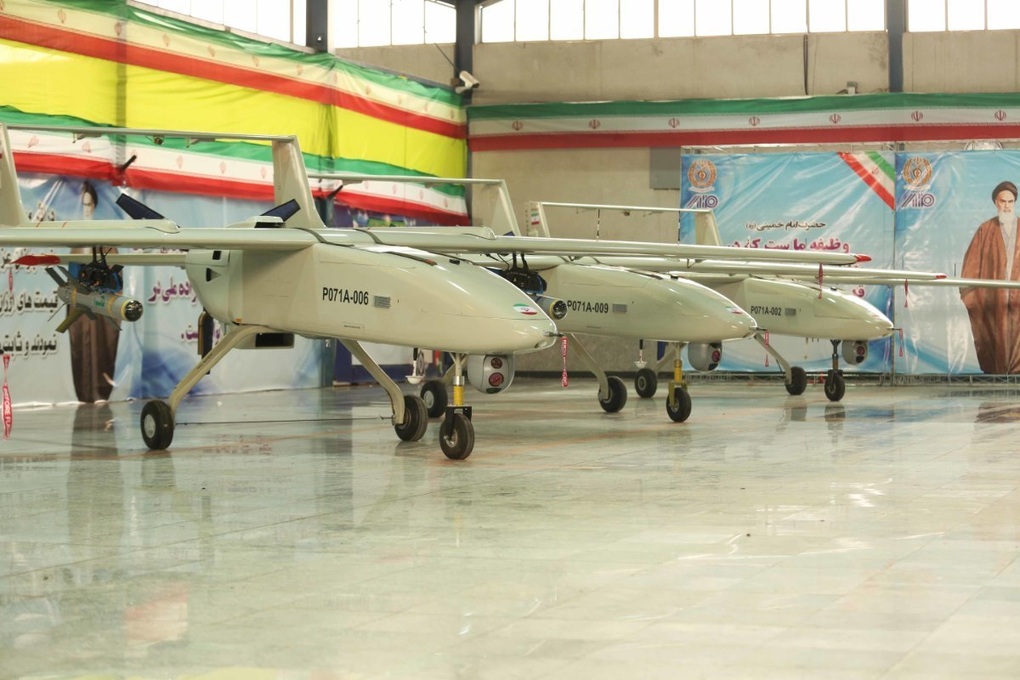 Mỹ điều tiêm kích F-15 bắn hạ UAV Iran - 2 Mỹ điều tiêm kích F-15 bắn hạ UAV Iran - 2