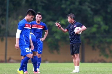 HLV Hoàng Anh Tuấn: “Nếu sợ World Cup thì hãy… ở nhà”