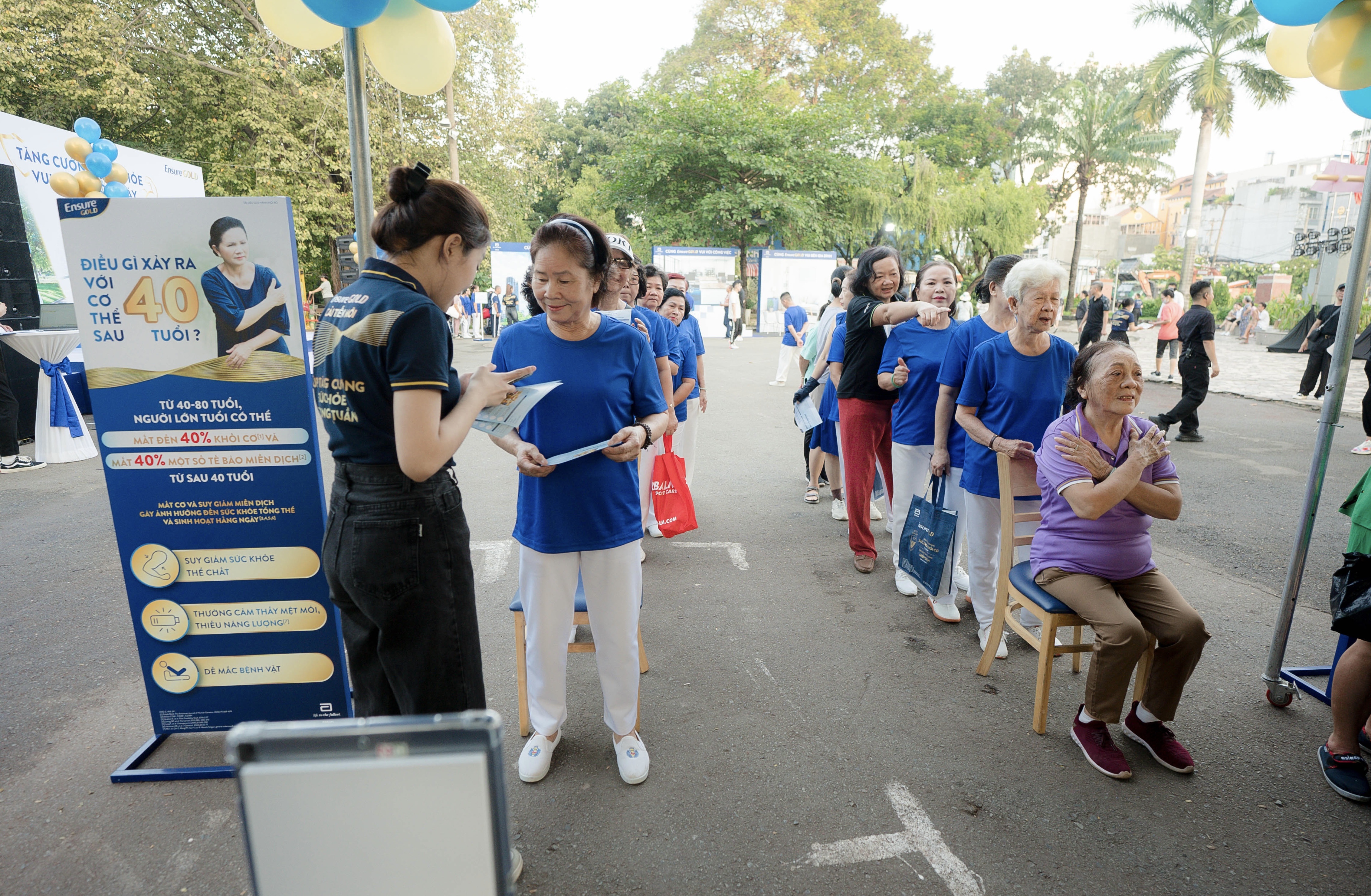 เทศกาลที่น่าตื่นเต้นเพื่อปรับปรุงสุขภาพและเพลิดเพลินกับชีวิตทุกวันในนครโฮจิมินห์ - 2 Sôi nổi ngày hội Tăng cường sức khỏe, vui sống mỗi ngày tại TPHCM - 2