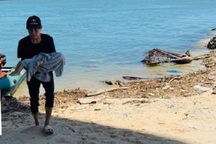 Vụ cha bồng con gái 1 tuổi nhảy cầu: Tìm thấy thi thể cháu bé