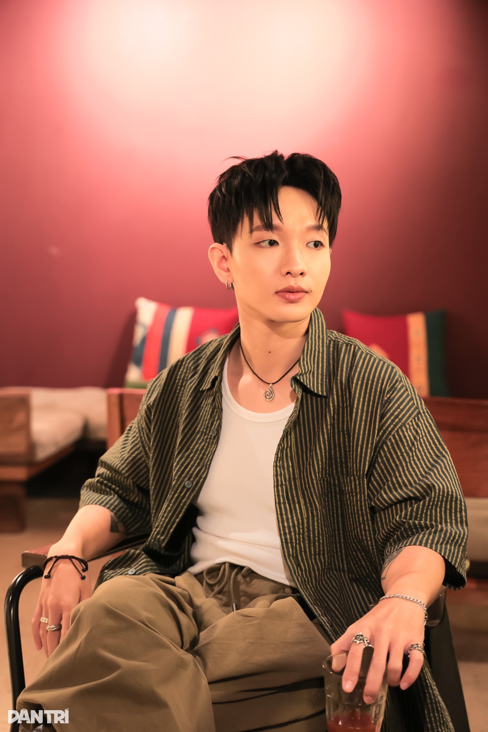Hoàng Dũng: “Tôi đã học cách yêu và chấp nhận chính mình” - 6 Hoàng Dũng: “Tôi đã học cách yêu và chấp nhận chính mình” - 6