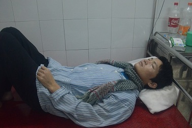 Không tiền chữa trị, chàng trai dân tộc H’Mông có nguy cơ mất đi đôi mắt.