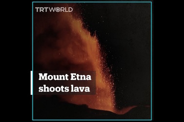 Núi lửa cao nhất châu Âu phun trào dung nham dữ dội