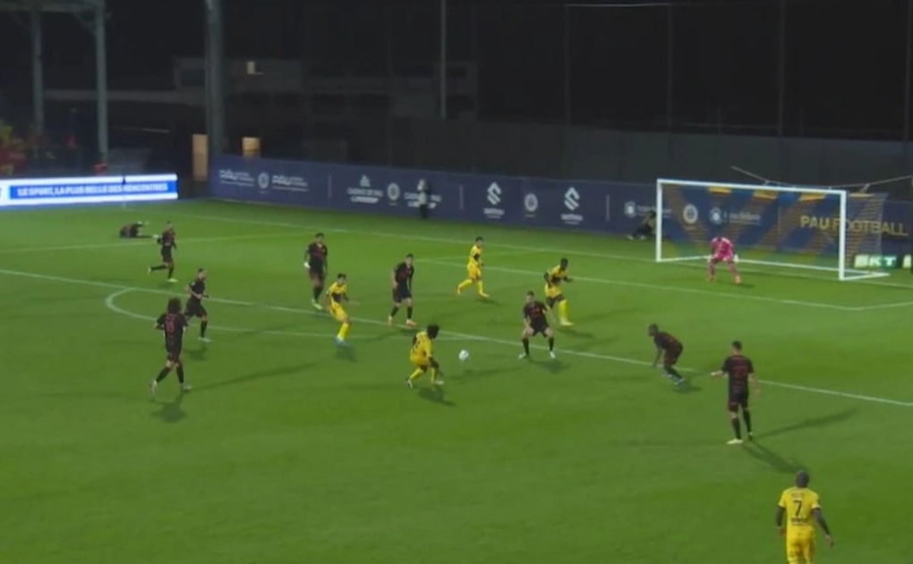 Quang Hải ghi bàn giúp Pau FC giành một điểm - 2 Quang Hải ghi bàn giúp Pau FC giành một điểm - 2