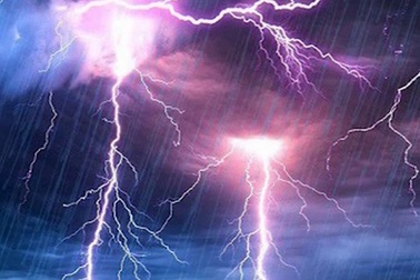 Mưa giông kèm sấm sét khiến 4 người thương vong